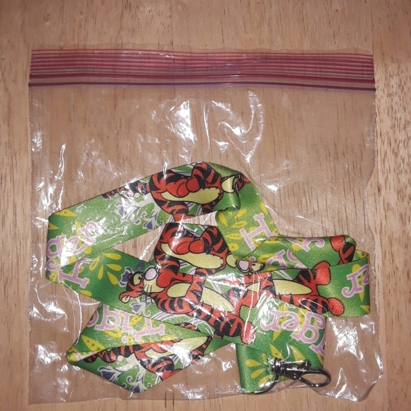 Disney Green Winnie the Pooh Tiger Lanyard & Clip - Picture 5 of 7